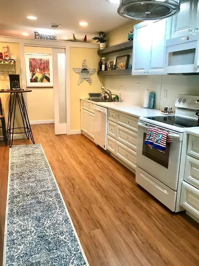 E12 Awesome Renovation, Comfy Well Stocked Kitchen Make Some Memories!