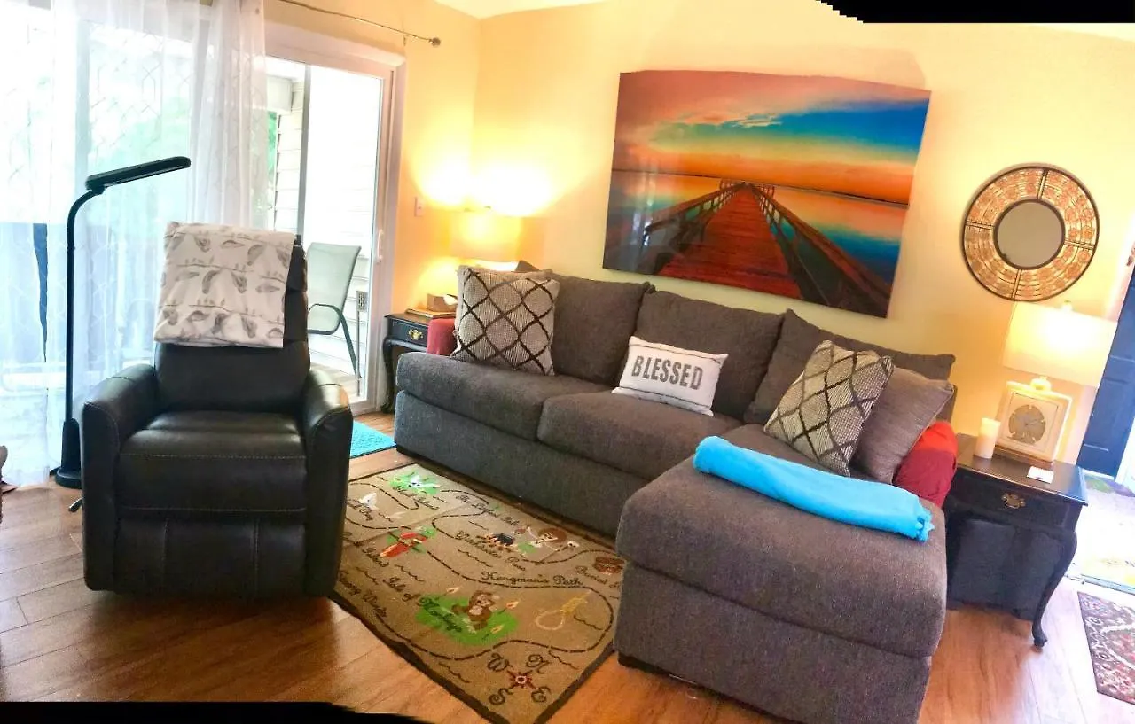 E12 Awesome Renovation, Comfy Well Stocked Kitchen Make Some Memories! *