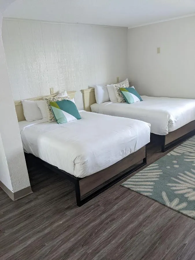 Hotel Queen's Court St. Simons Island