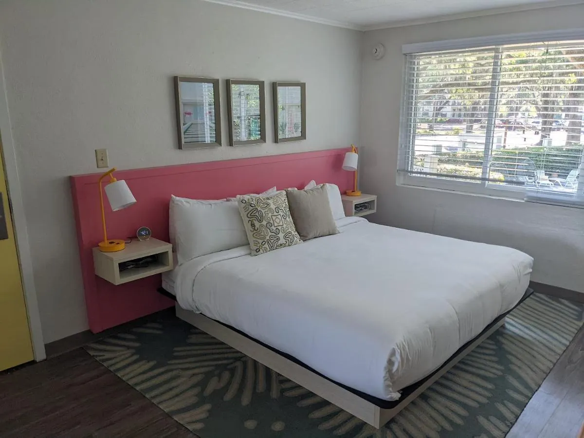 Hotel Queen's Court