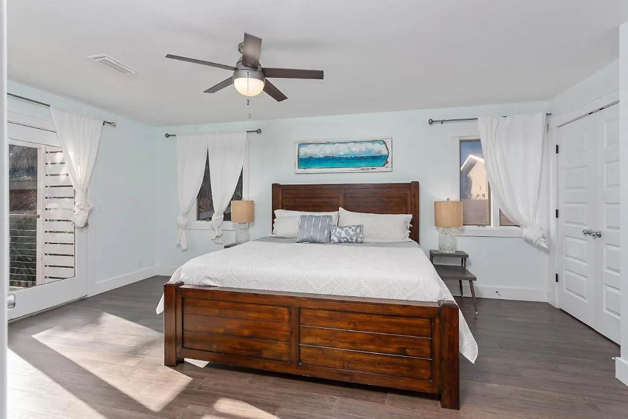 Holiday home Waters Edge - 1808 Ocean Road *