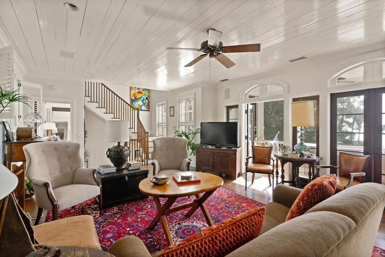 Itylldoo - 103 Floyd Street