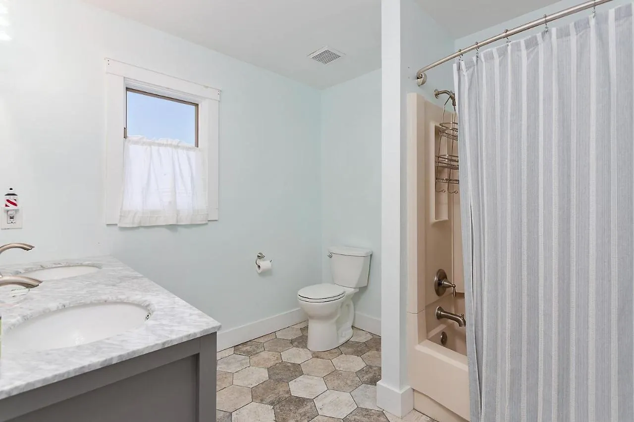 Waters Edge - 1808 Ocean Road Holiday home *