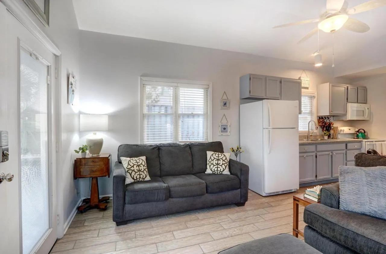 Ezbreezy - 4217 Fifth Street Holiday home *