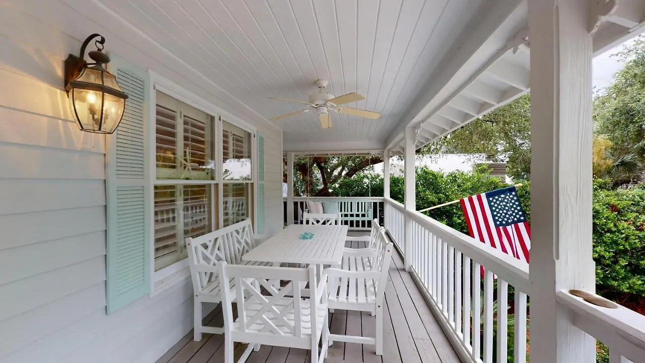 Pelican's Porch - 4318 Eighth Street *