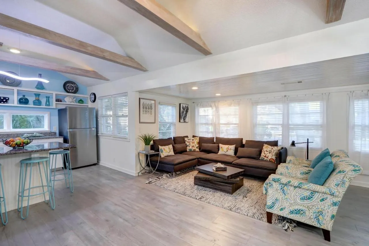 Breeze-on - 4217 Fifth St Holiday home