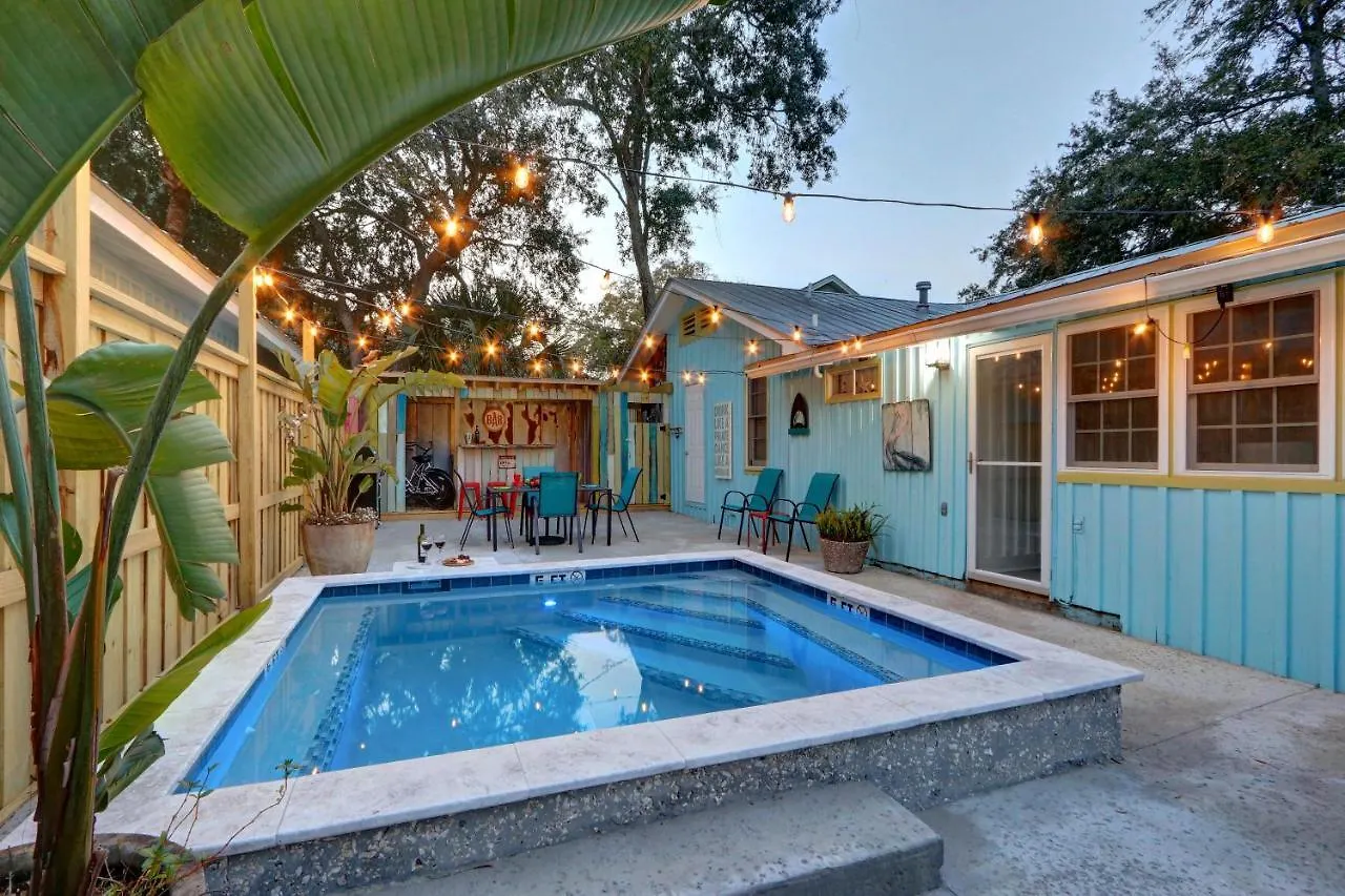 Breeze-on - 4217 Fifth St * St. Simons Island