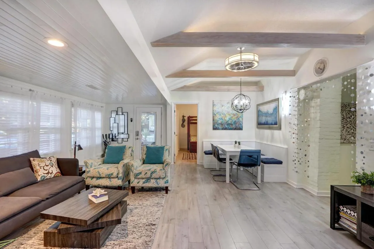 Breeze-on - 4217 Fifth St Holiday home *