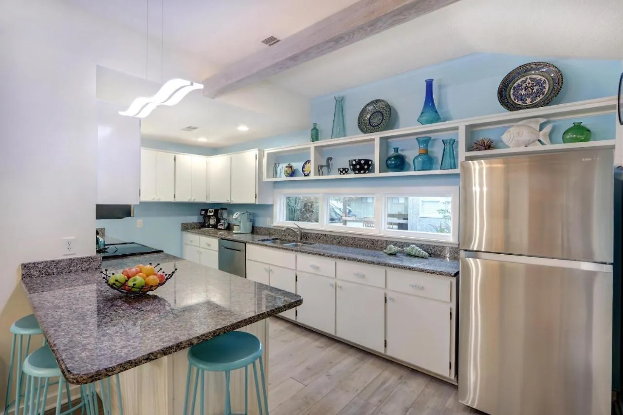 Breeze-on - 4217 Fifth St *