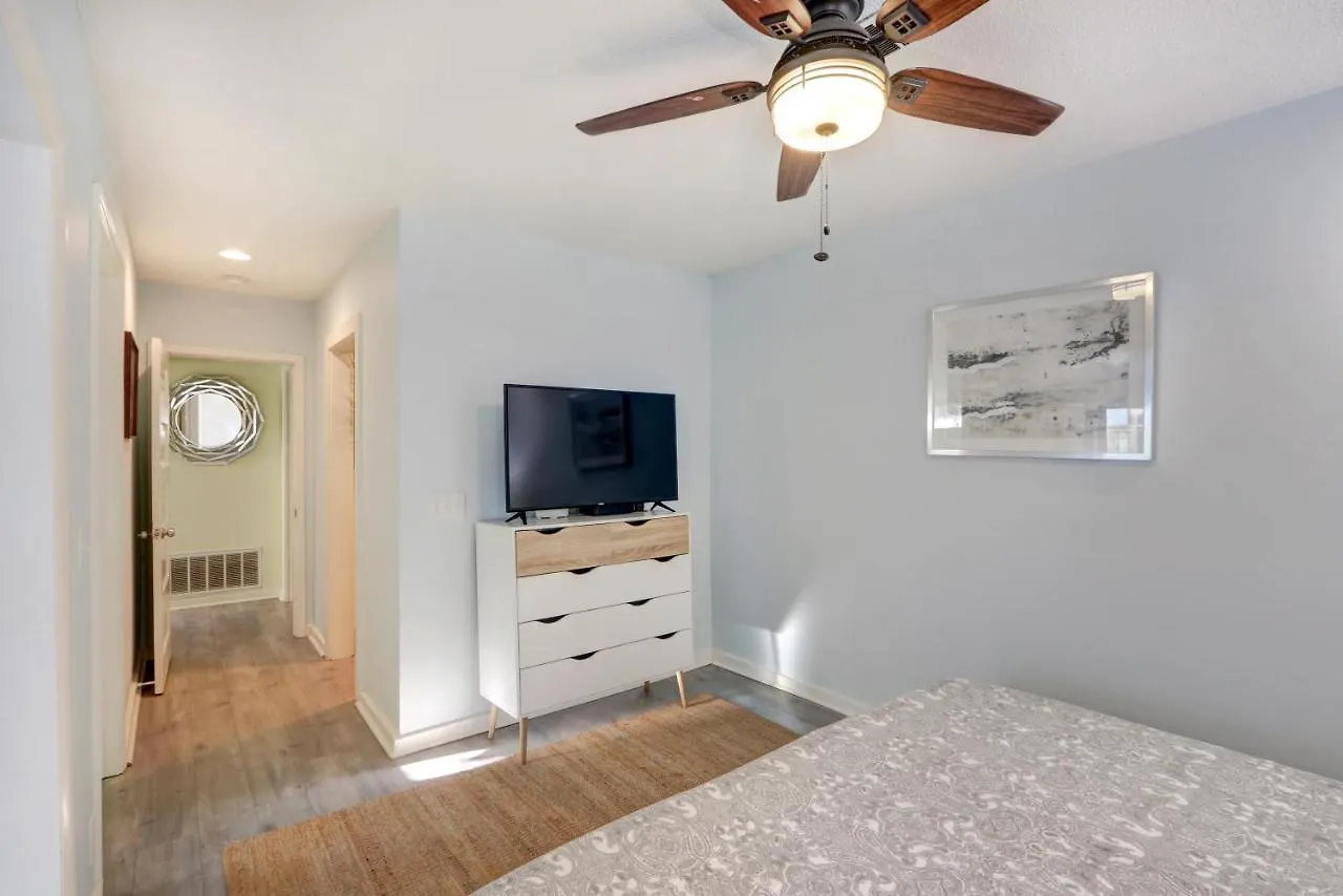 Breeze-on - 4217 Fifth St