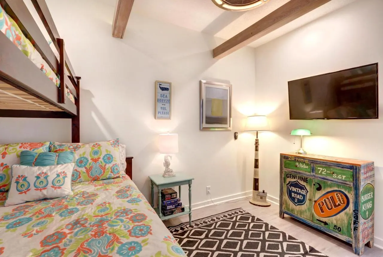 Breeze-on - 4217 Fifth St Holiday home St. Simons Island