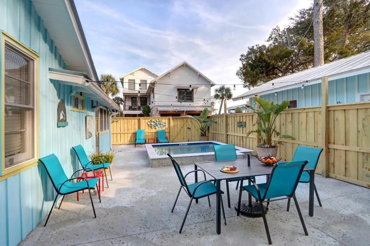 Breeze-on - 4217 Fifth St * St. Simons Island
