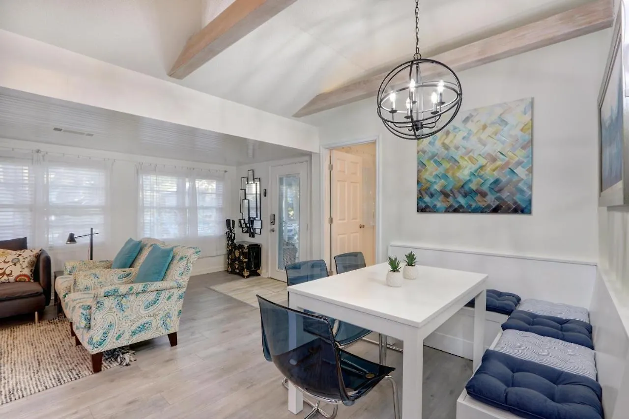 Breeze-on - 4217 Fifth St St. Simons Island
