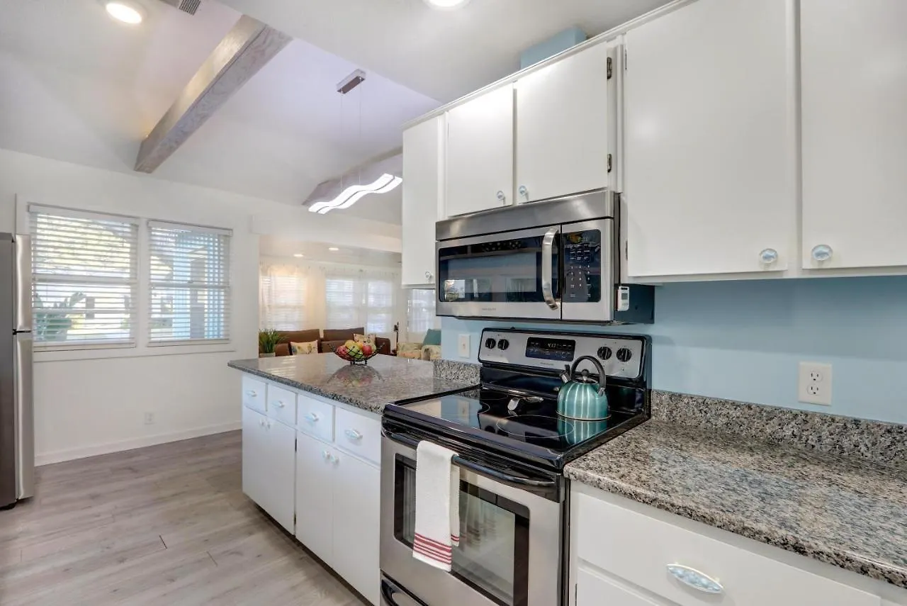 Breeze-on - 4217 Fifth St
