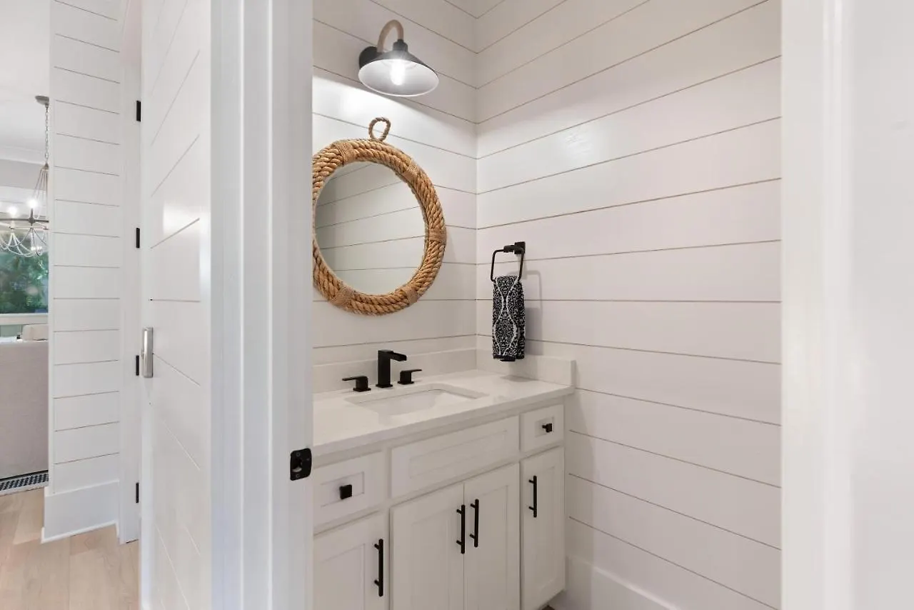 Astin - 4221 Seventh Street