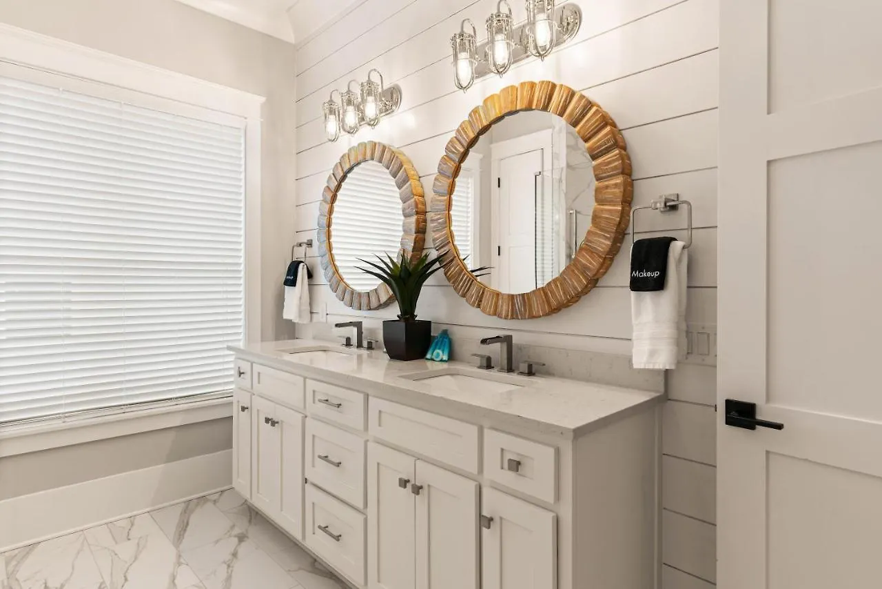 Astin - 4221 Seventh Street Holiday home *