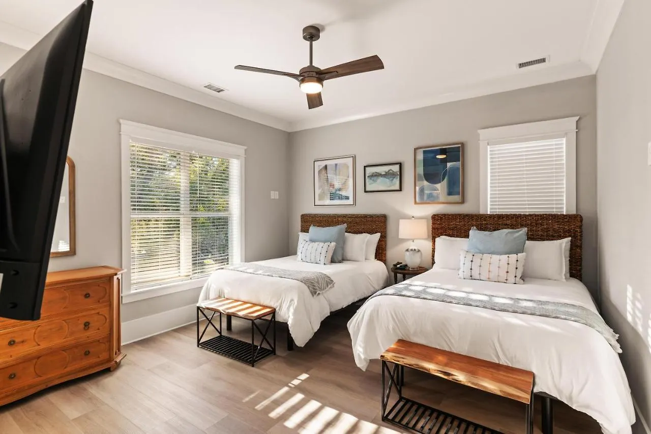Astin - 4221 Seventh Street Holiday home *