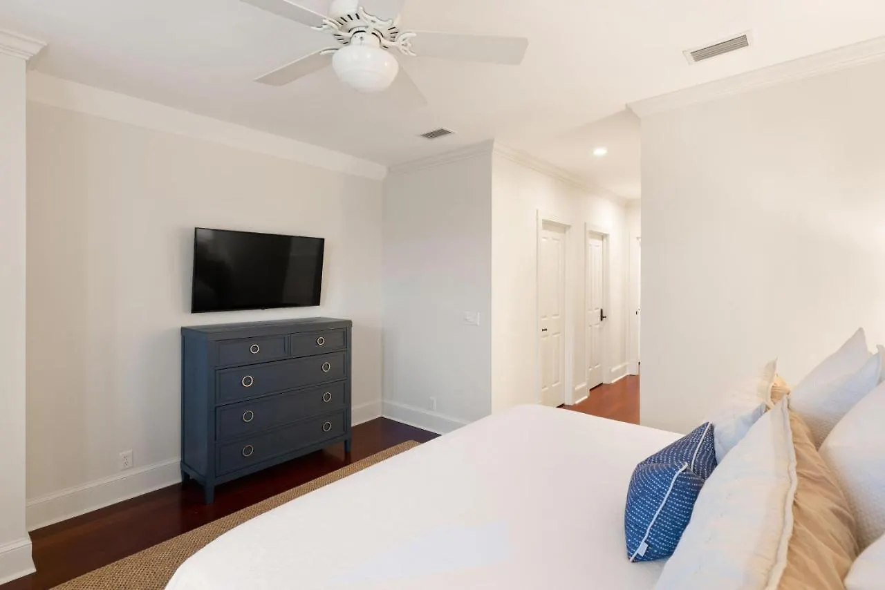 Salty Seven - 4335 Seventh Street * St. Simons Island