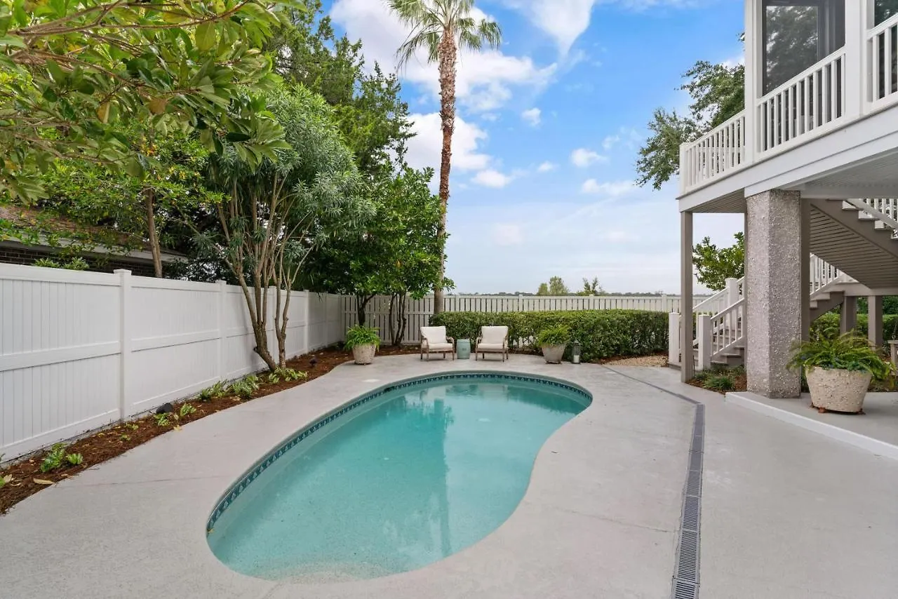 Salty Seven - 4335 Seventh Street * St. Simons Island