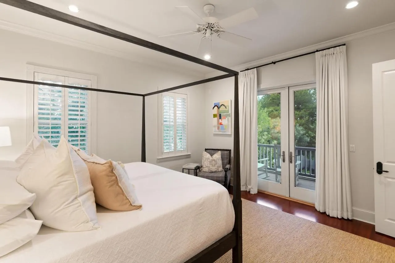 Salty Seven - 4335 Seventh Street