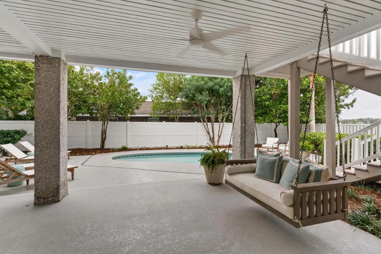 Salty Seven - 4335 Seventh Street * St. Simons Island
