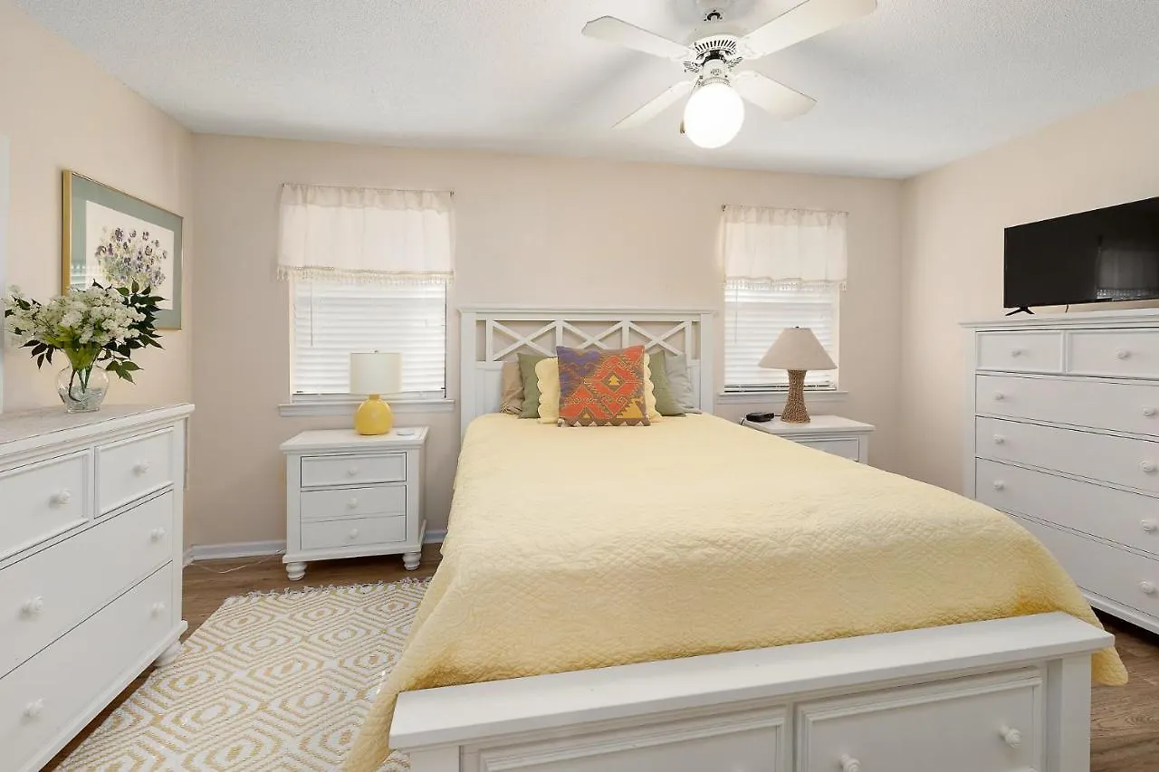 Courtyard B-4 - 2 Bed - 1 And A Half Bath Townhouse On St Simons Island