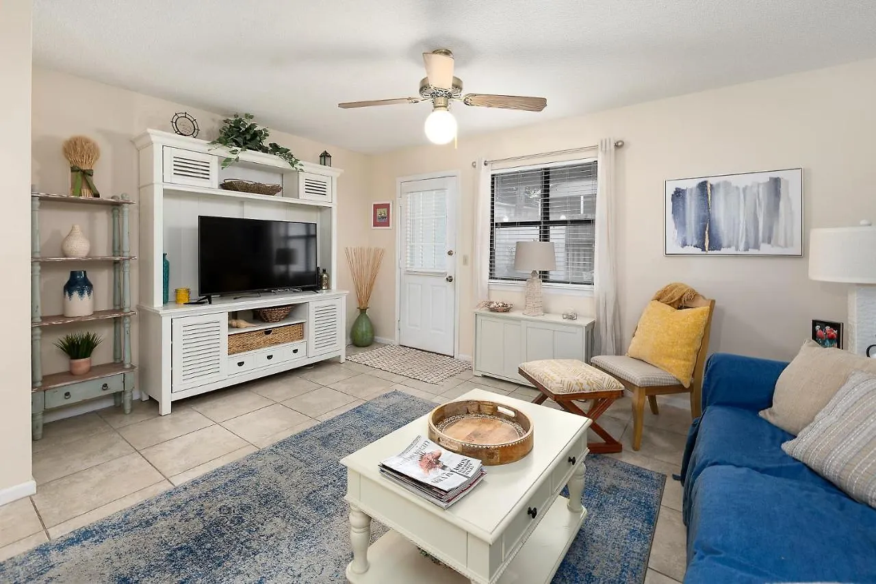 Holiday home Courtyard B-4 - 2 Bed - 1 And A Half Bath Townhouse On St Simons Island