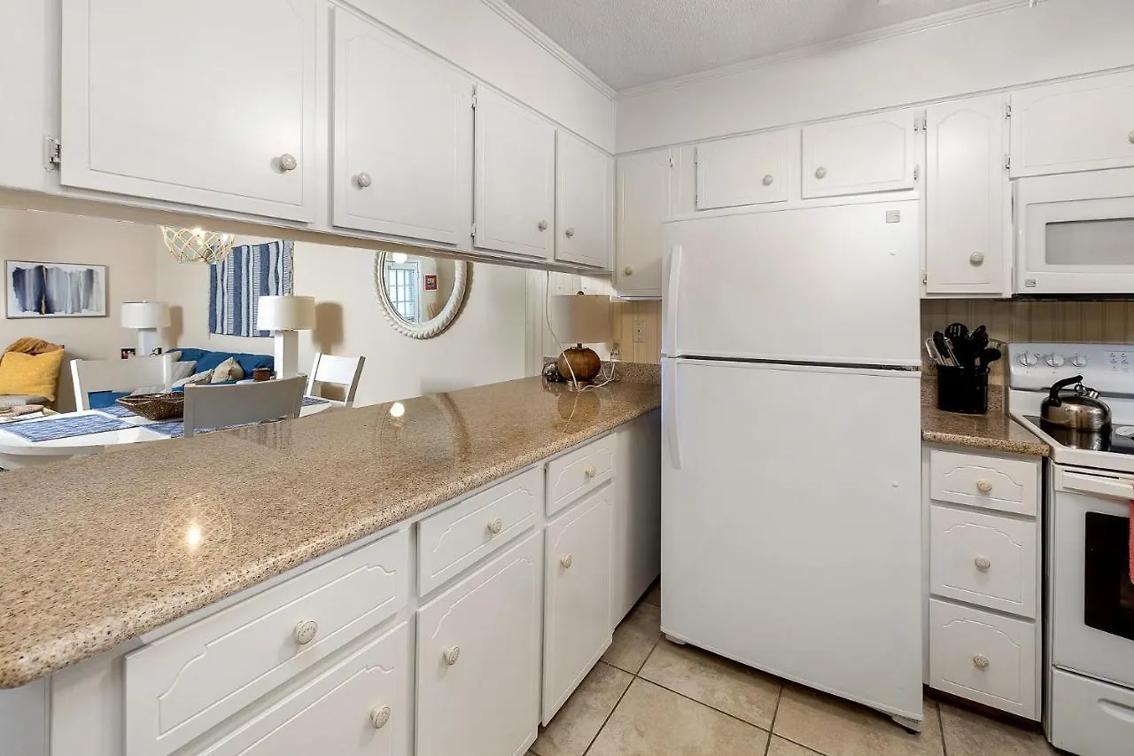 Courtyard B-4 - 2 Bed - 1 And A Half Bath Townhouse On St Simons Island