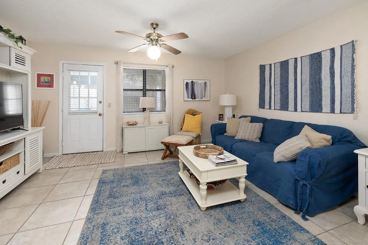 Courtyard B-4 - 2 Bed - 1 And A Half Bath Townhouse On St Simons Island Holiday home