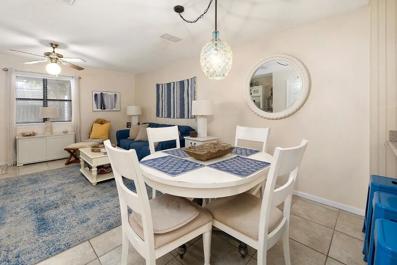 Courtyard B-4 - 2 Bed - 1 And A Half Bath Townhouse On St Simons Island Holiday home *