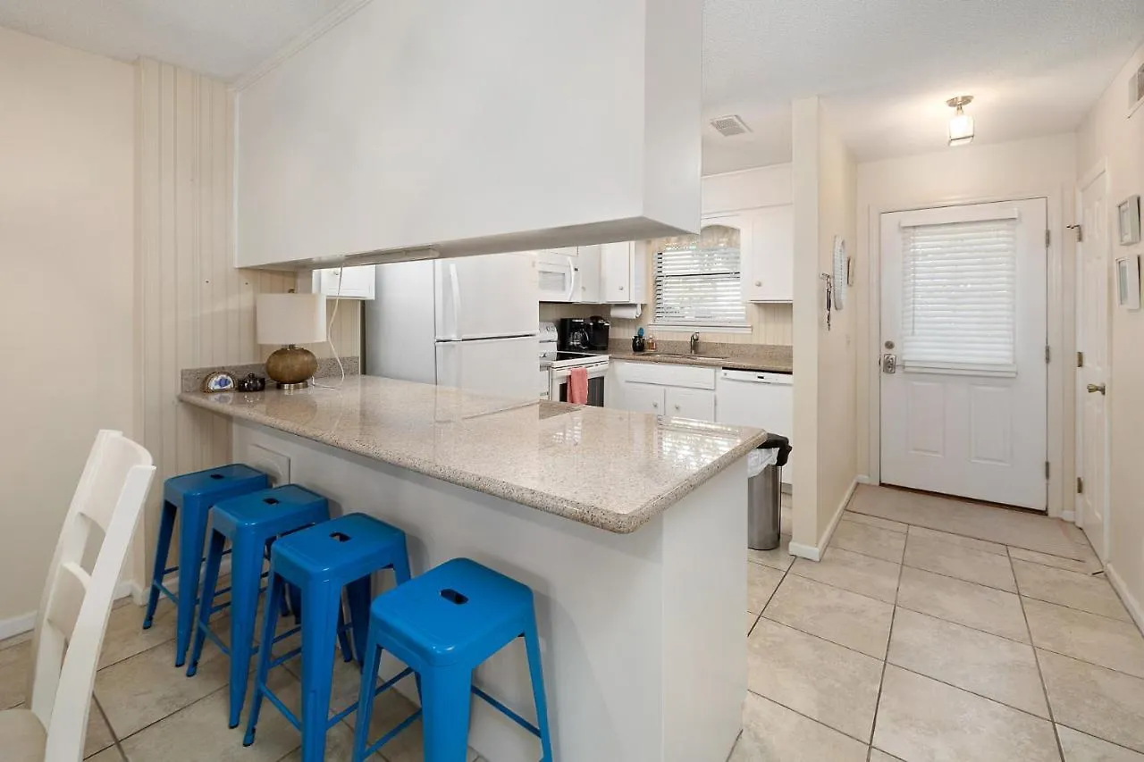 Courtyard B-4 - 2 Bed - 1 And A Half Bath Townhouse On St Simons Island Holiday home *
