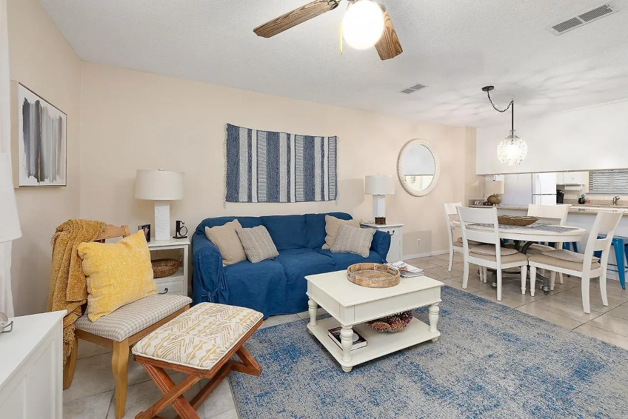Courtyard B-4 - 2 Bed - 1 And A Half Bath Townhouse On St Simons Island Holiday home St. Simons Island