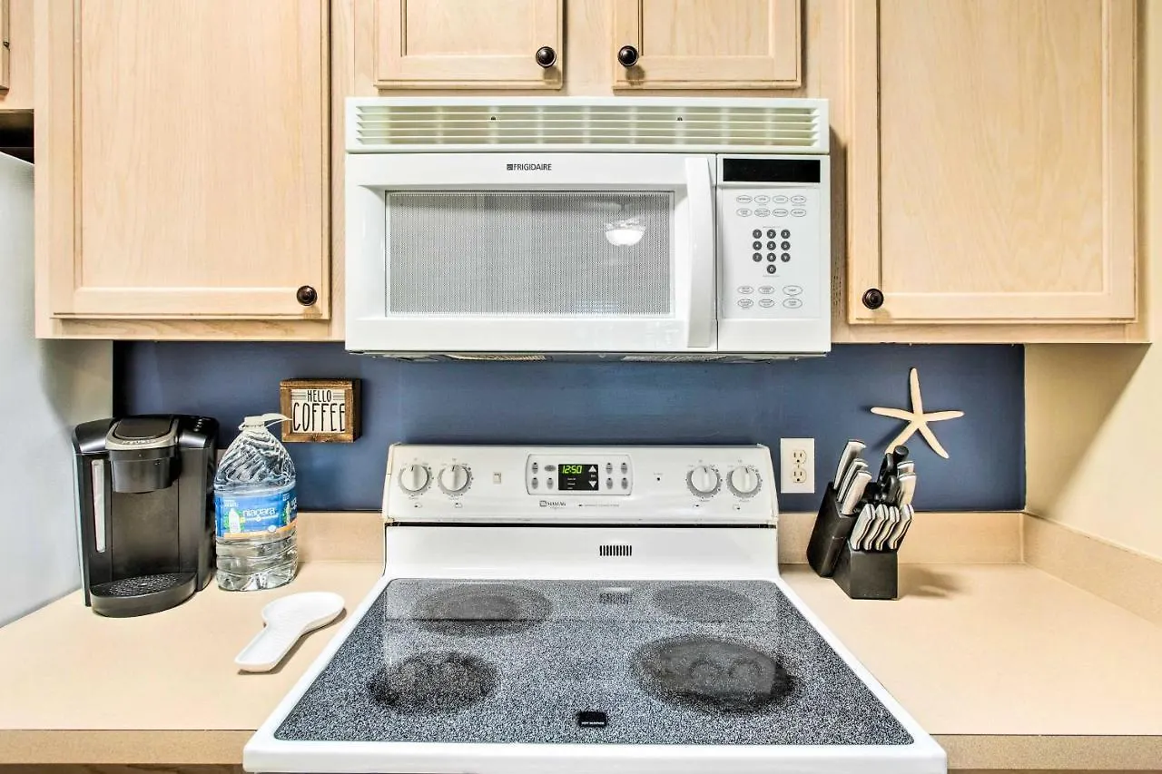 Bright St Simons Island With Shared Pool! Apartment *