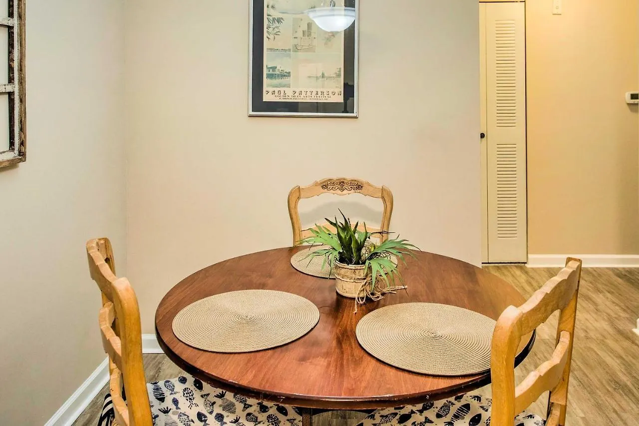 Bright St Simons Island With Shared Pool! *
