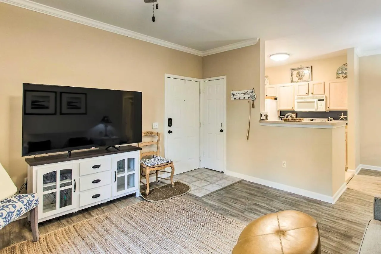 Bright St Simons Island With Shared Pool! Apartment