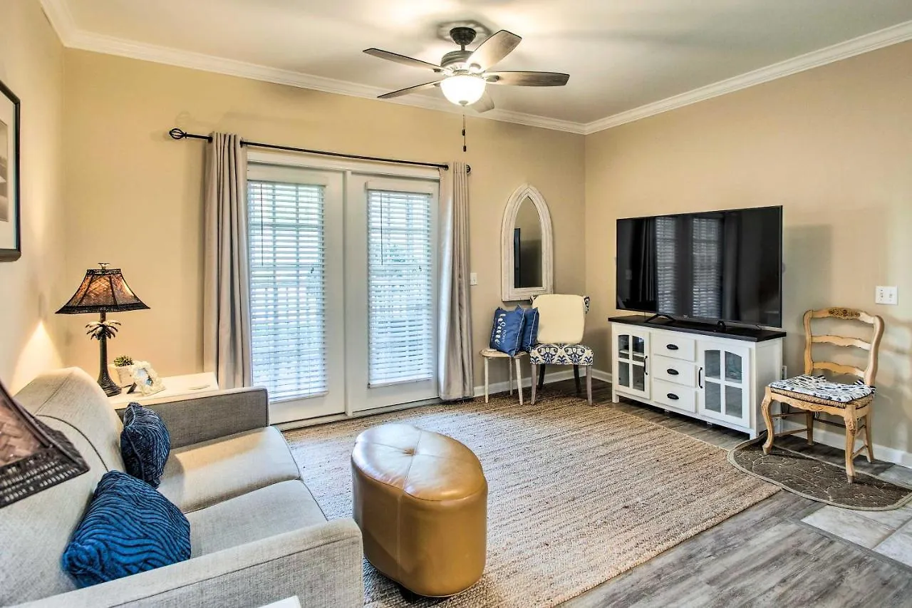 Bright St Simons Island With Shared Pool! Apartment *