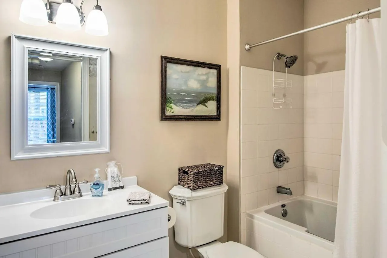 Apartment Bright St Simons Island With Shared Pool!
