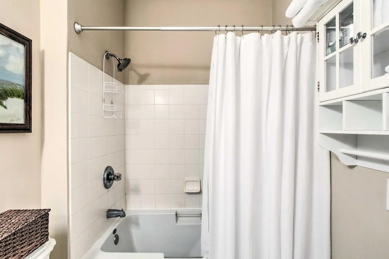 Apartment Bright St Simons Island With Shared Pool!
