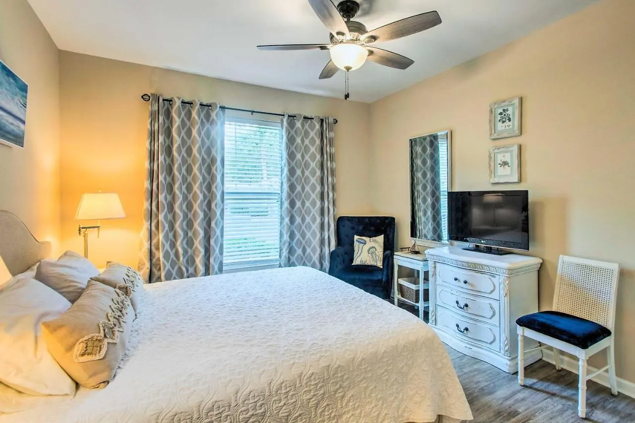 Bright St Simons Island With Shared Pool!