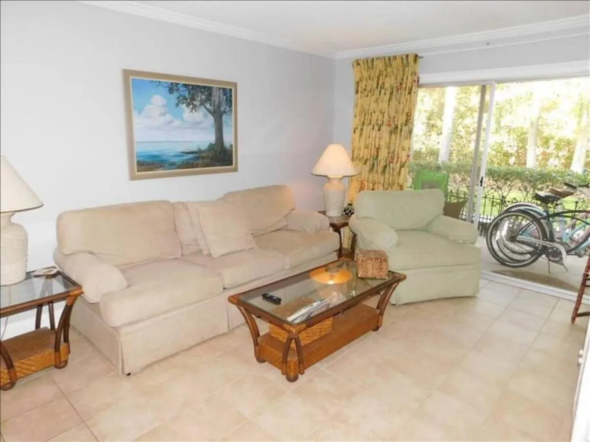 E11 Peaceful Bedroom Two Bath Ground Level New Shower And Floors Make Some Family Memories Apartment