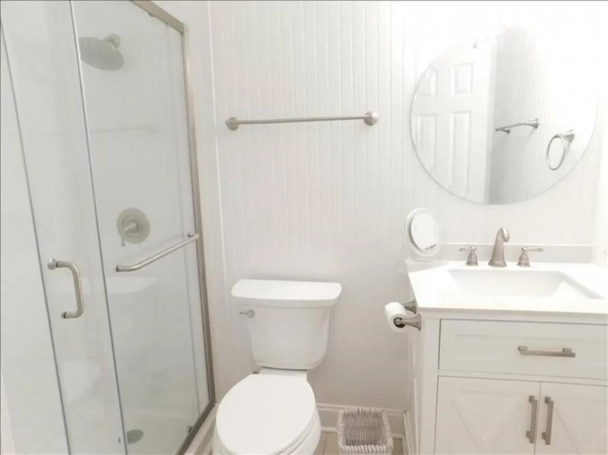 E11 Peaceful Bedroom Two Bath Ground Level New Shower And Floors Make Some Family Memories St. Simons Island
