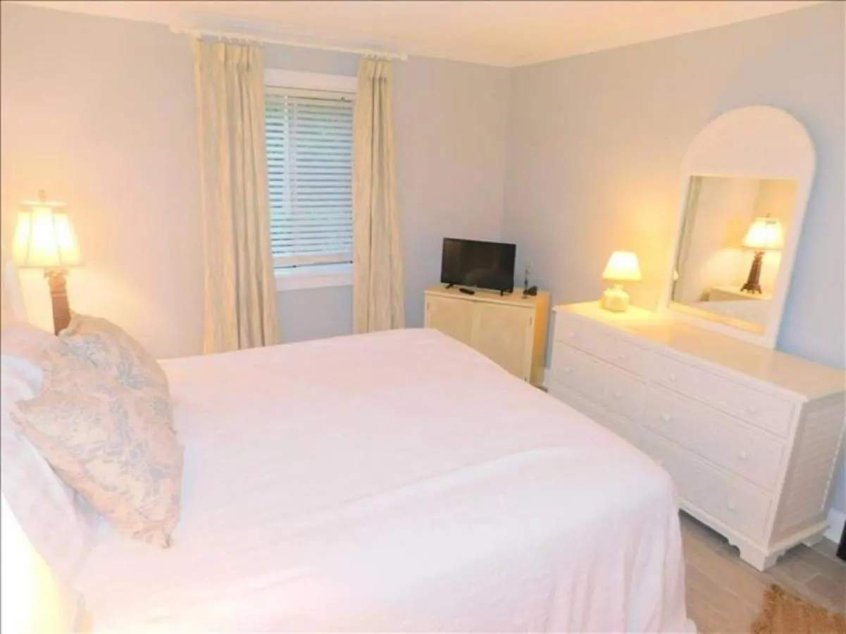 Apartment E11 Peaceful Bedroom Two Bath Ground Level New Shower And Floors Make Some Family Memories