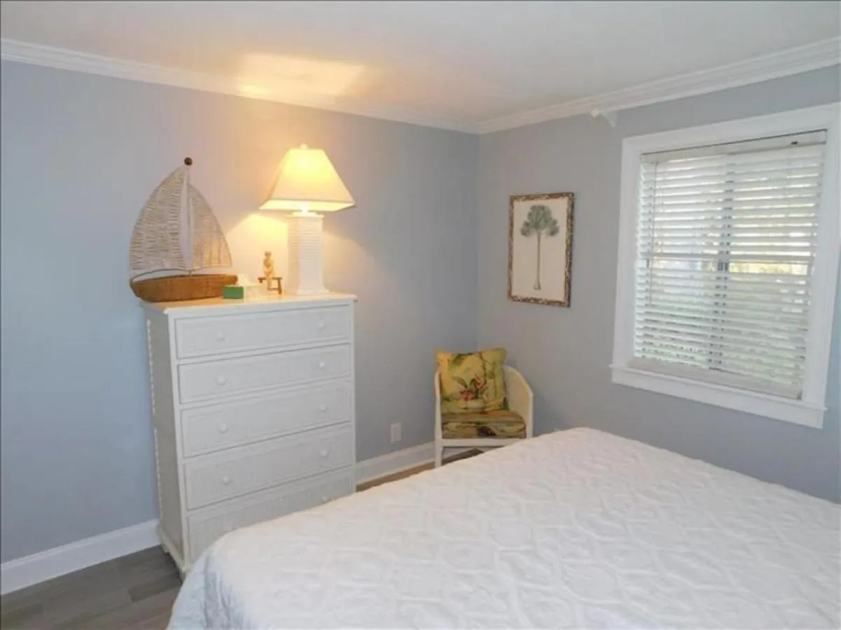 Apartment E11 Peaceful Bedroom Two Bath Ground Level New Shower And Floors Make Some Family Memories *