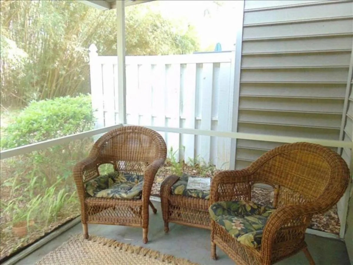 Family Haven: Spacious 4-bedroom With Screened St. Simons Island
