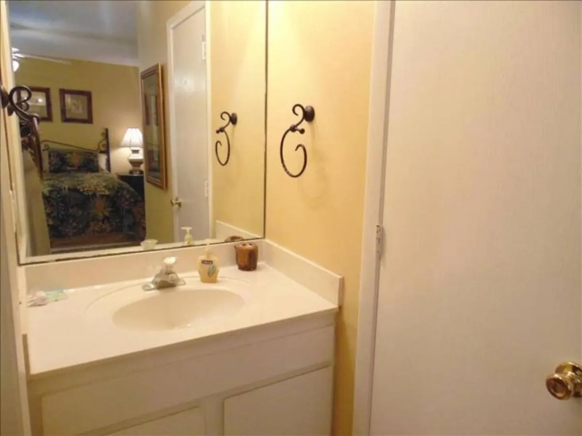 Holiday home Family Haven: Spacious 4-bedroom With Screened St. Simons Island