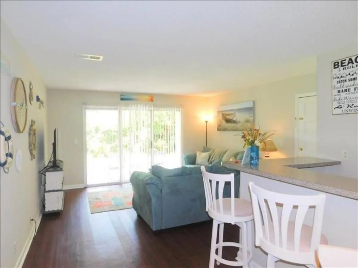 Holiday home T15 Downstairs Beachy Quiet King Bed St. Simons Island