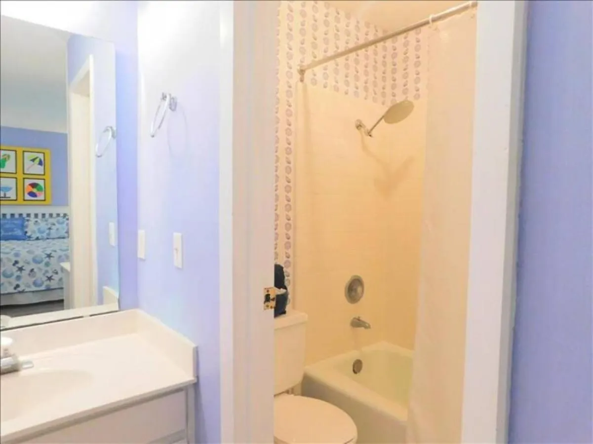 G2 Great Extra Glassed In Dining Area 3bed 2 5 Bath Very Glassed In Porch Close To Clubhouse *