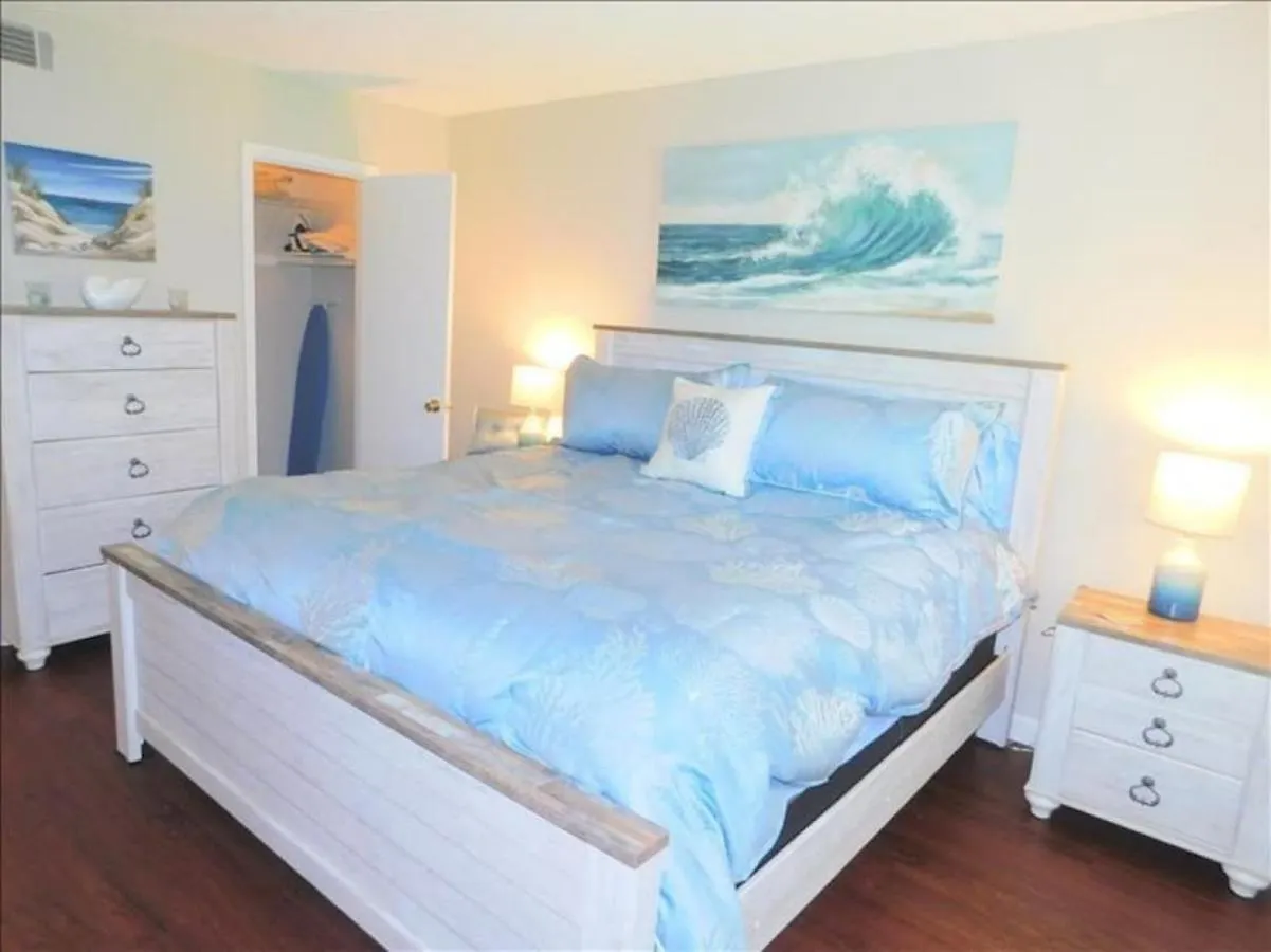 Holiday home T15 Downstairs Beachy Quiet King Bed St. Simons Island