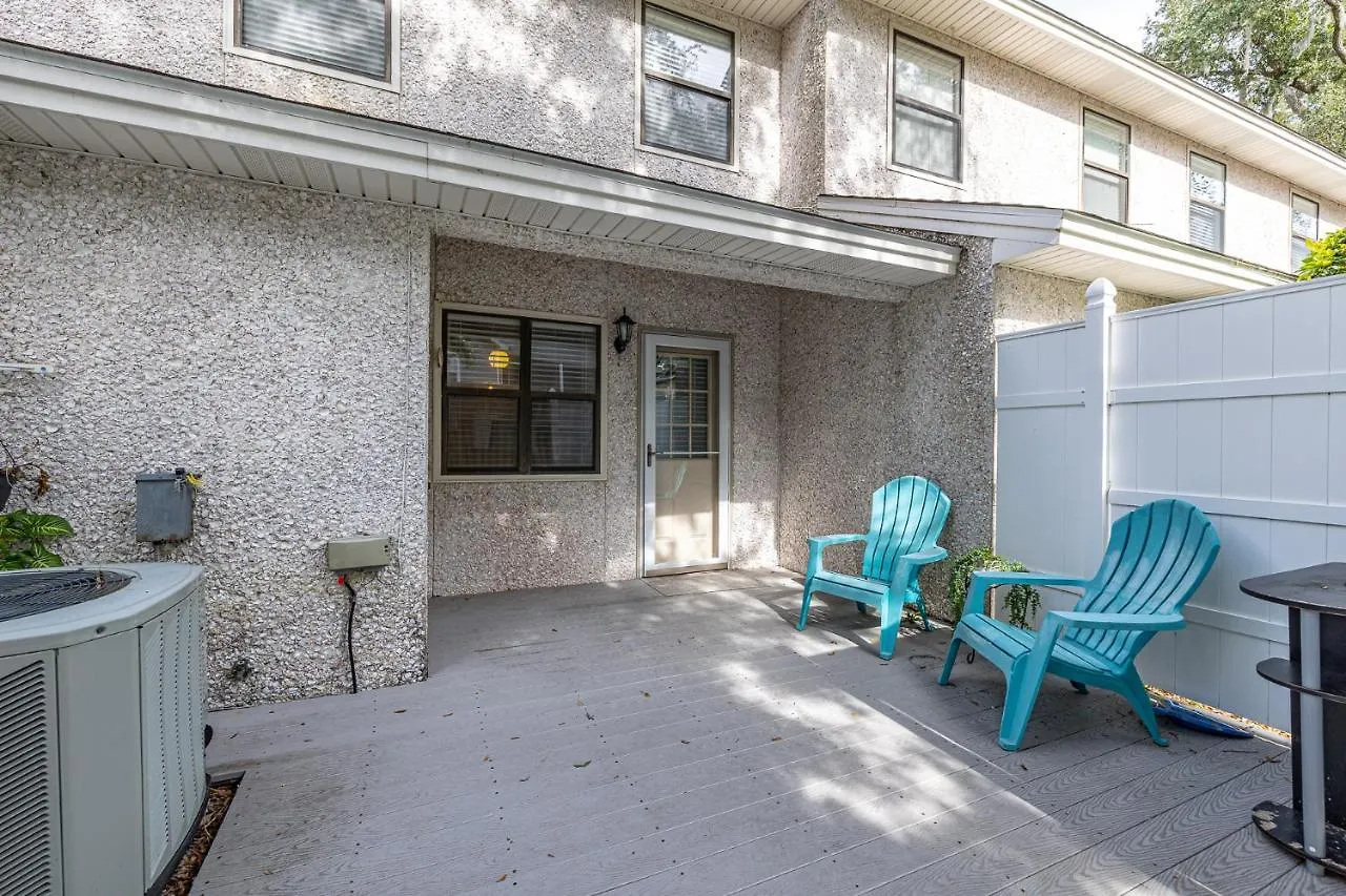 Courtyard B-4 - 2 Bed - 1 And A Half Bath Townhouse On St Simons Island