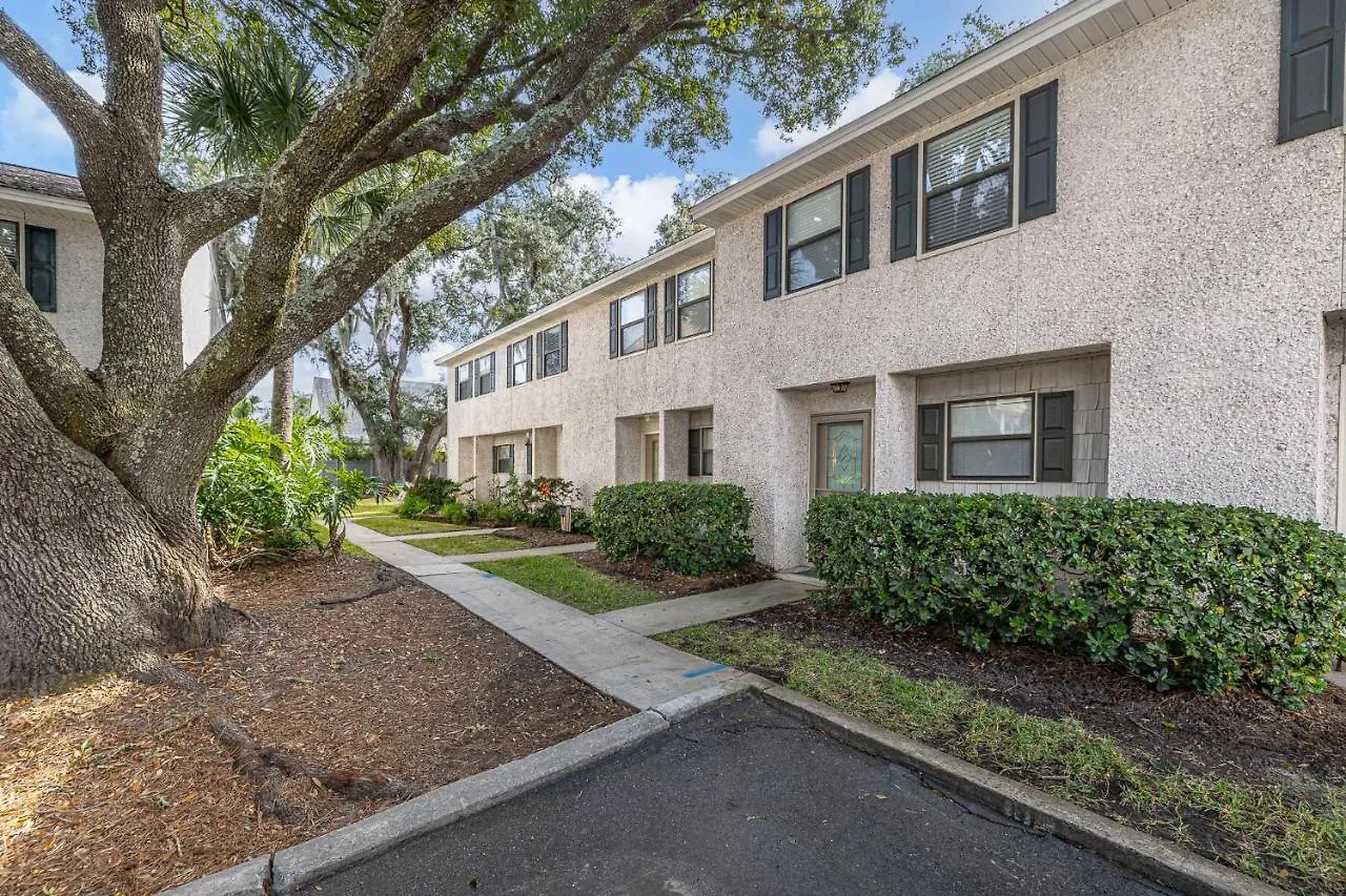Courtyard B-4 - 2 Bed - 1 And A Half Bath Townhouse On St Simons Island St. Simons Island